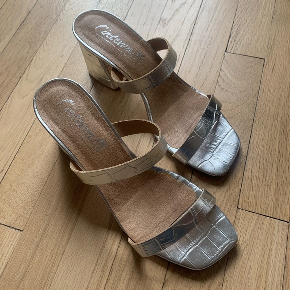 L’INTERVALLE silver block heel sandals size 38 - Picture 1 of 3